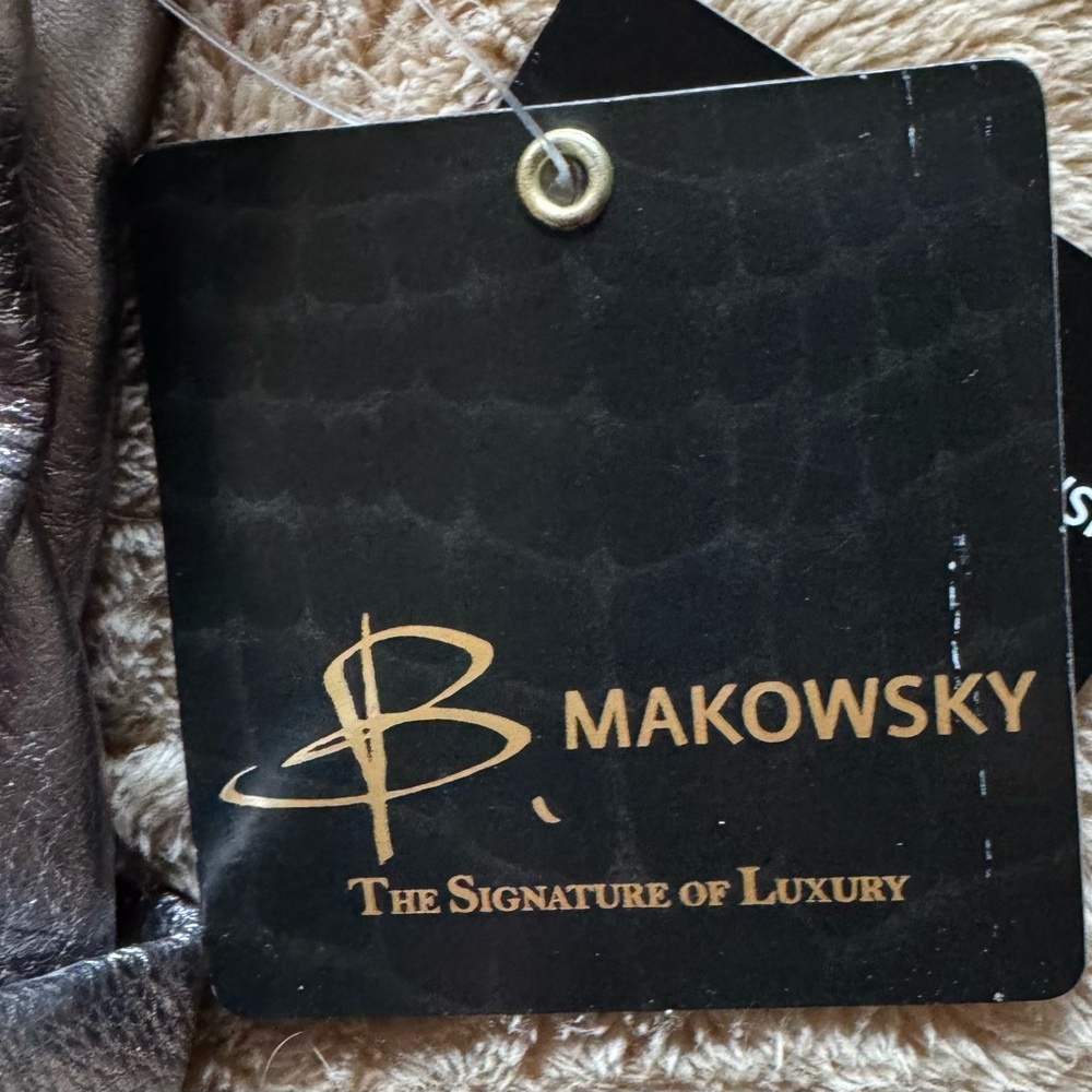 B Makowsky large silver shoulder bag with lots of pockets. - Picture 7 of 7